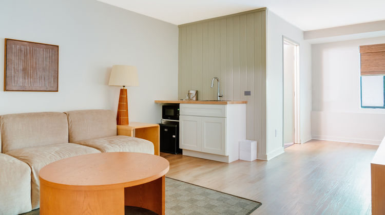 Laurel Lake Placid Room