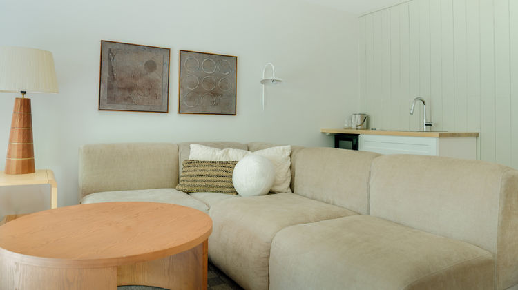 Laurel Lake Placid Room