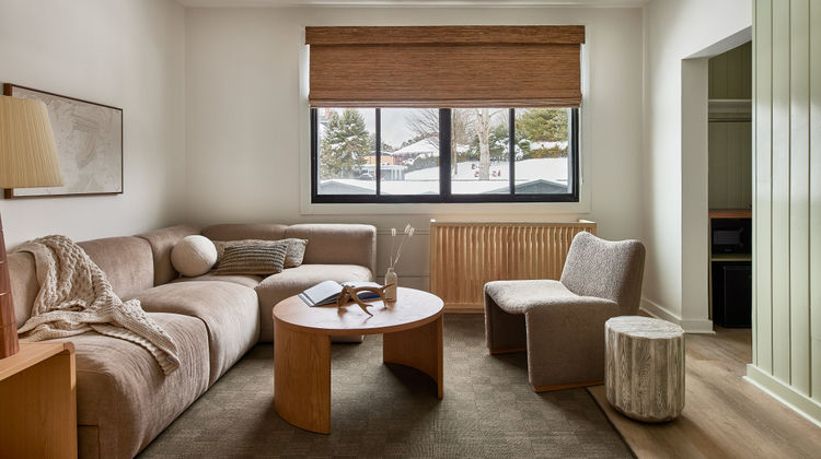 Laurel Lake Placid Room