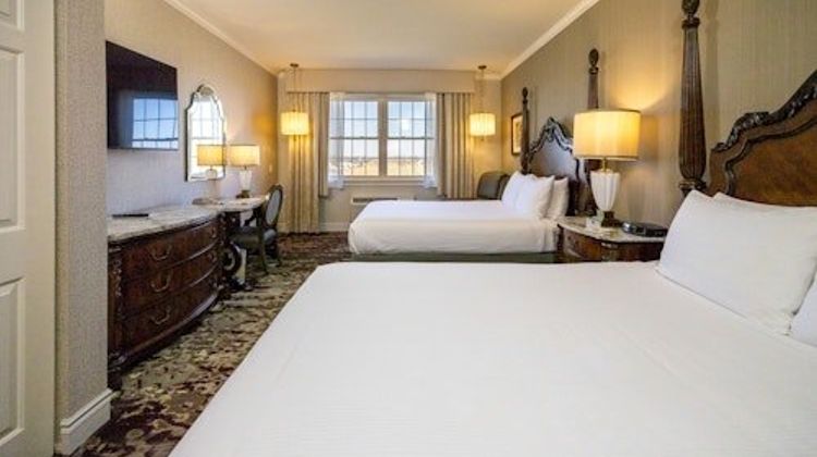 AmishView Inn & Suites Room