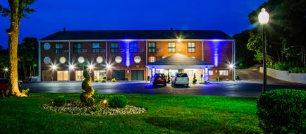 Holiday Inn Express Cape Cod Exterior