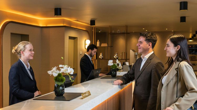 Le Meridien Etoile Lobby