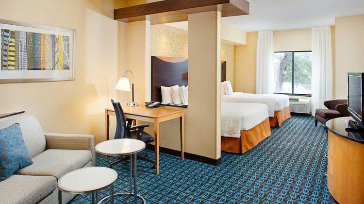 Fairfield Inn & Suites SeaWorld/Westover Suite
