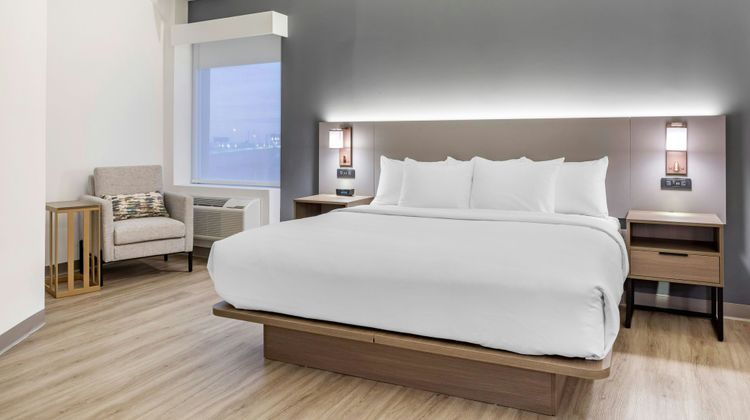 Four Points by Sheraton Newark Airport Suite