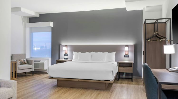 Four Points by Sheraton Newark Airport Suite