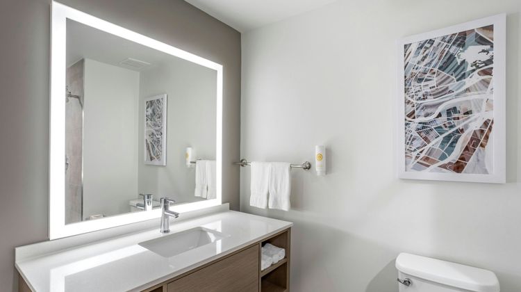 Four Points by Sheraton Newark Airport Room