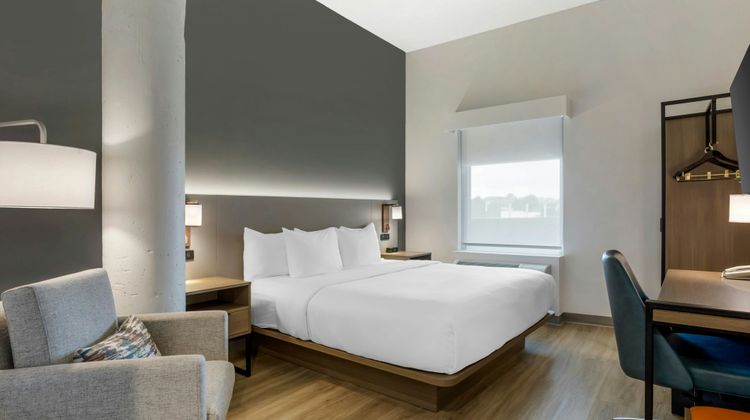 Four Points by Sheraton Newark Airport Room