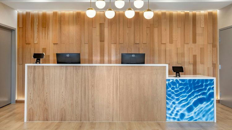 Four Points by Sheraton Newark Airport Lobby