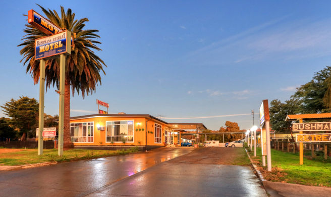 Bushmans Retreat Motor Inn Exterior
