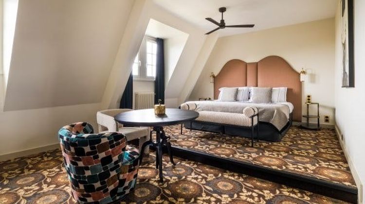 Chateau Jeanne & The Forest Room