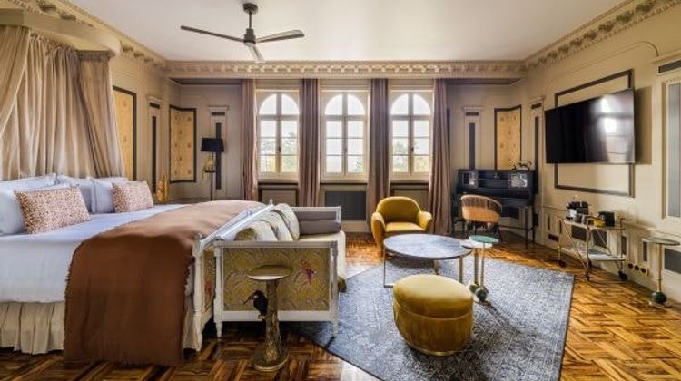 Chateau Jeanne & The Forest Room