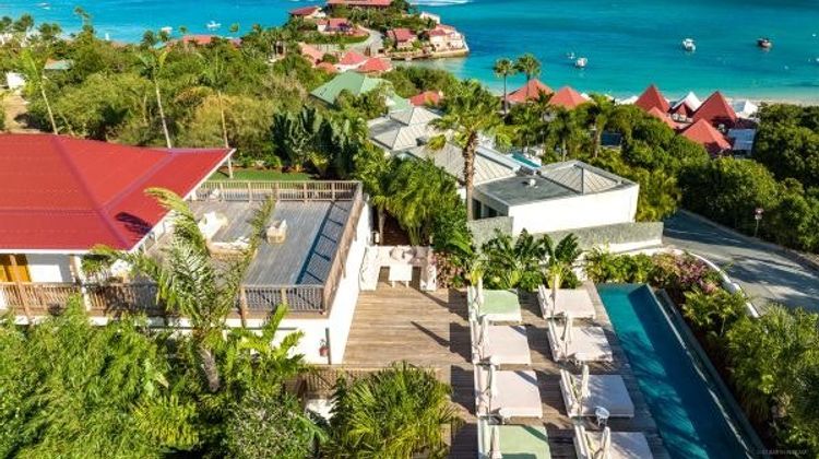 Tropical Hotel Exterior