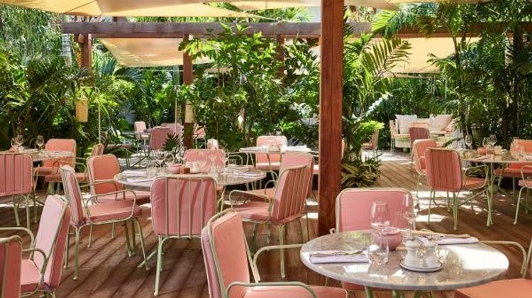 Tropical Hotel Restaurant