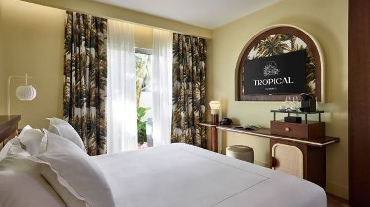Tropical Hotel Meeting