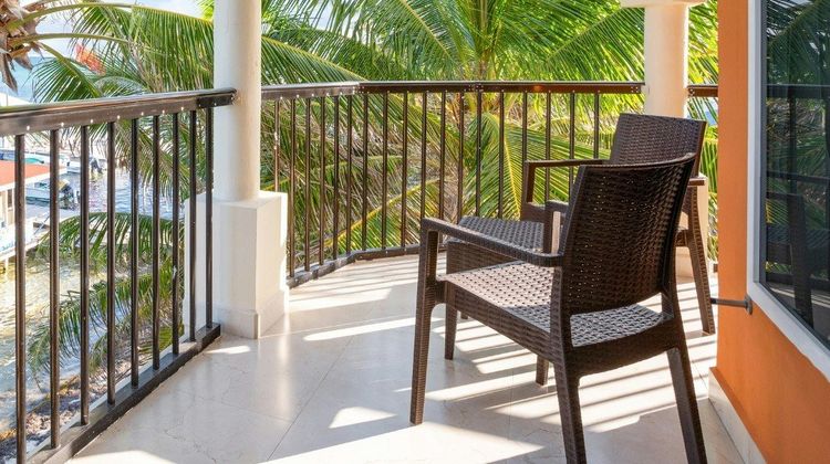 SunBreeze Suites Exterior
