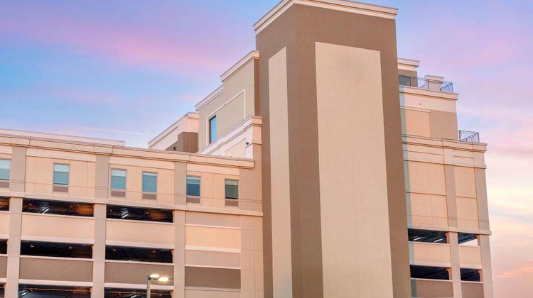 Four Points by Sheraton Newark Airport Exterior