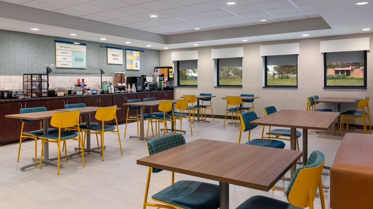 Garner Hotel Wadsworth by IHG Restaurant