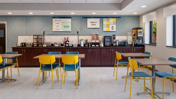 Garner Hotel Wadsworth by IHG Restaurant