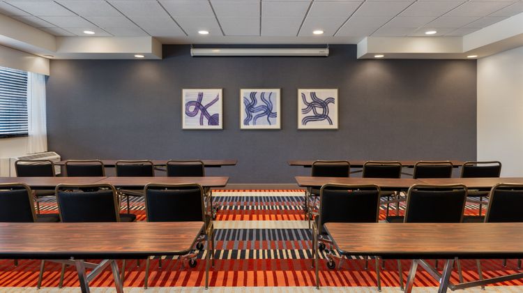 Garner Hotel Wadsworth by IHG Meeting