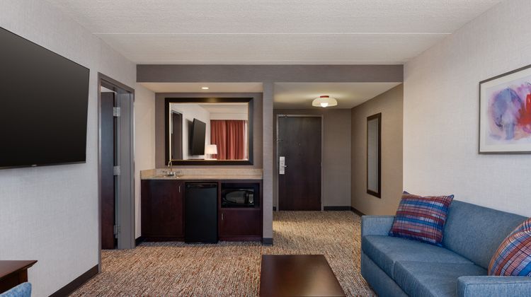Garner Hotel Wadsworth by IHG Suite
