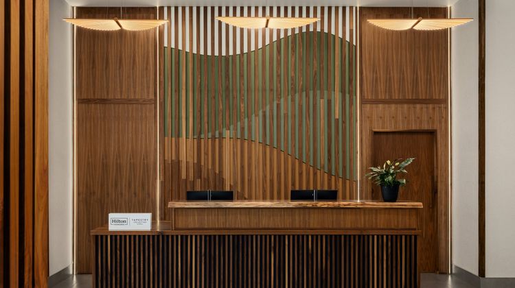 Le Parc Gatineau Lobby