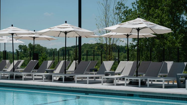 Omni Viking Lakes Hotel Pool