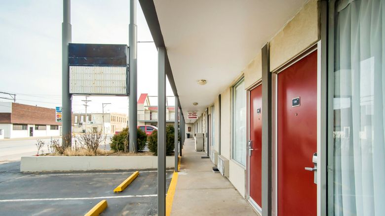 <b>OYO Hotel Hutchinson KS West 4th Ave Lobby</b>. Images powered by <a href="https://www.leonardoworldwide.com/" title="Leonardo Worldwide" target="_blank">Leonardo</a>.