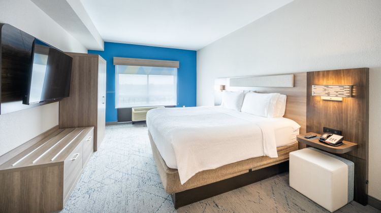 Holiday Inn Express & Suites Columbus Room