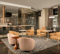 Courtyard Magnificent Mile Lobby