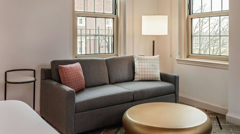 <b>Sheraton Commander Hotel Suite</b>. Images powered by <a href="https://www.leonardoworldwide.com/" title="Leonardo Worldwide" target="_blank">Leonardo</a>.