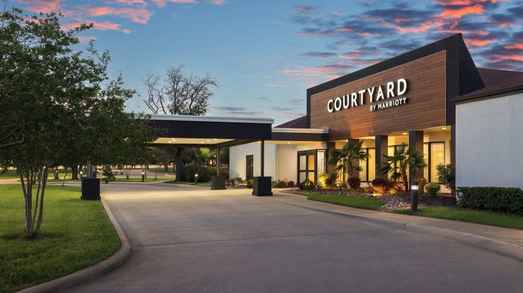 Courtyard Dallas-Fort Worth/Bedford Exterior