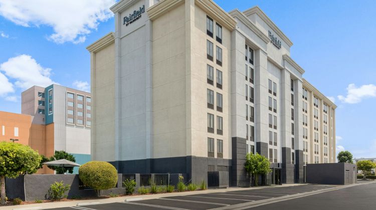 Fairfield Inn/Suites Anaheim North Exterior