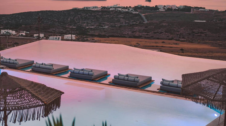 Luura Paros Cliff Pool