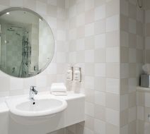 Holiday Inn London Heathrow Room