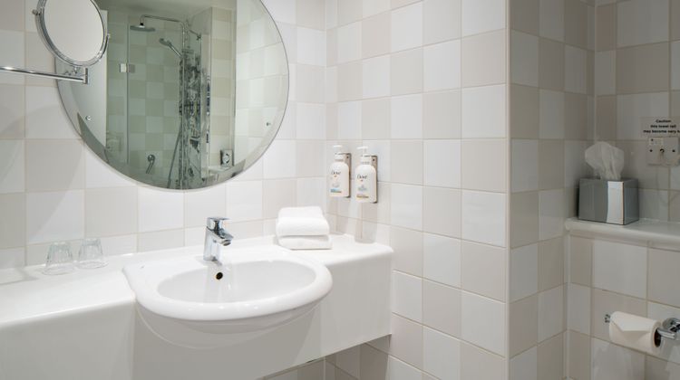 Holiday Inn London Heathrow Room