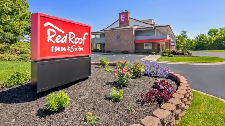 Red Roof Inn & Suites Marysville Exterior