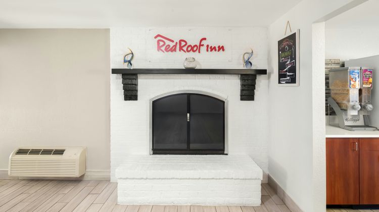Red Roof Inn & Suites Marysville Lobby