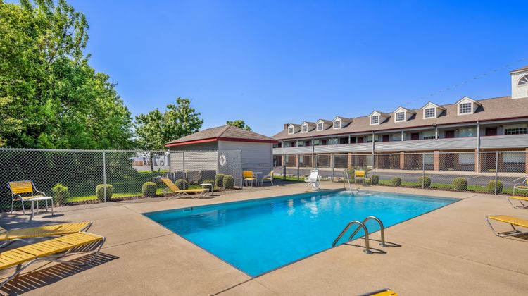 Red Roof Inn & Suites Marysville Pool
