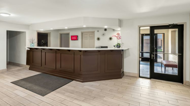 Red Roof Inn & Suites Marysville Lobby