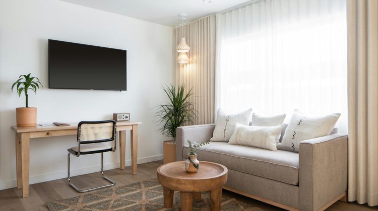The Pearl Hotel Room