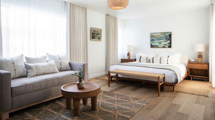 The Pearl Hotel Room