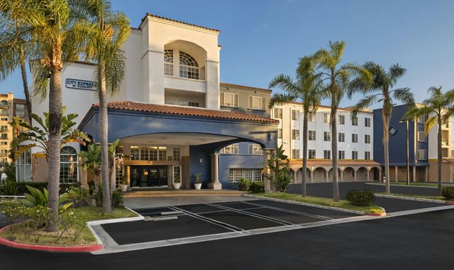 City Express Santa Ana OC Airport Exterior