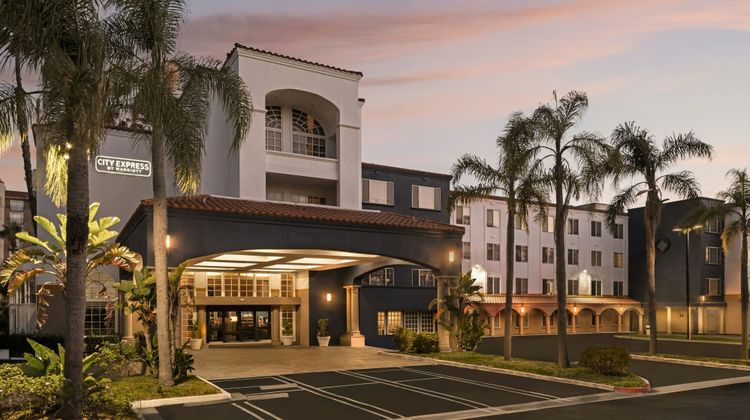 City Express Santa Ana OC Airport Exterior
