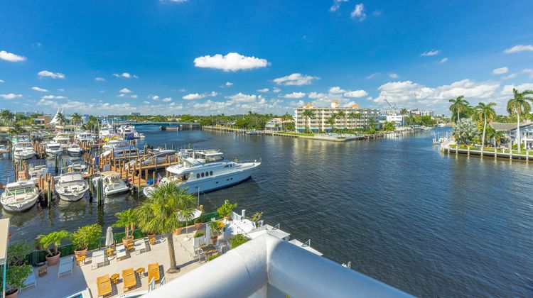 Sands Harbor Resort & Marina Exterior