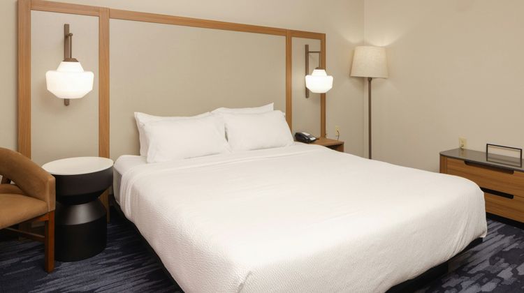 Fairfield Inn & Suites Lansing West Room