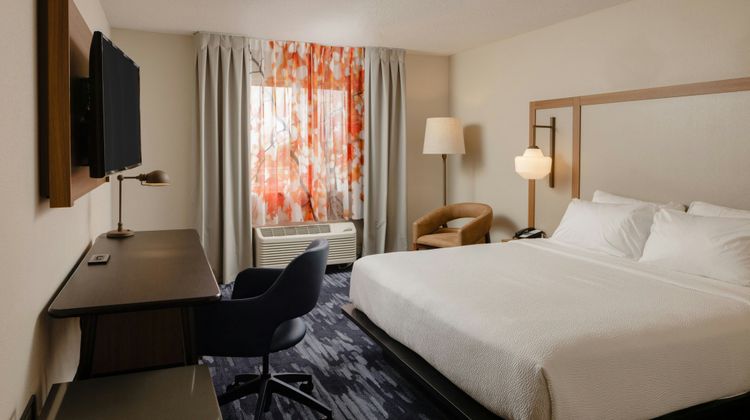 Fairfield Inn & Suites Lansing West Room