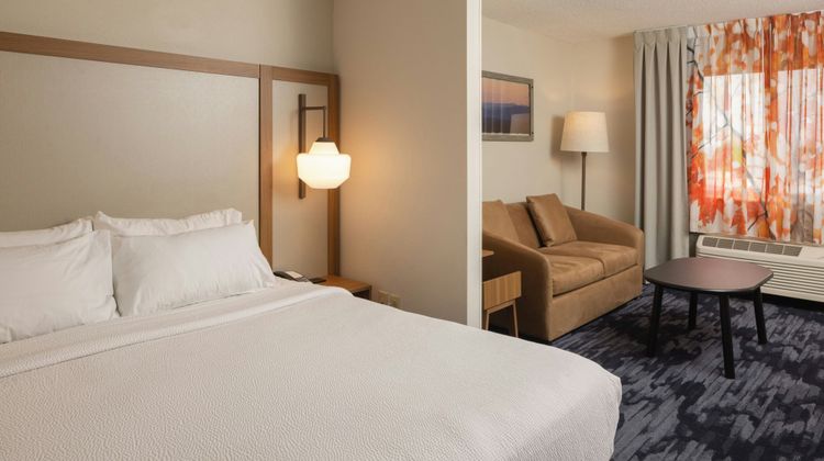 Fairfield Inn & Suites Lansing West Room