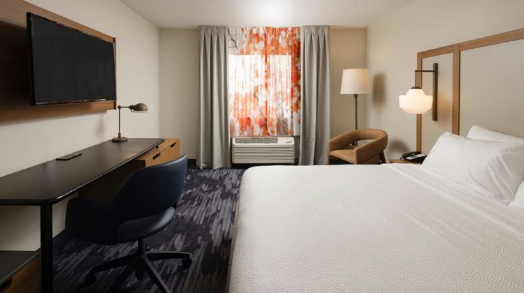 Fairfield Inn & Suites Lansing West Room