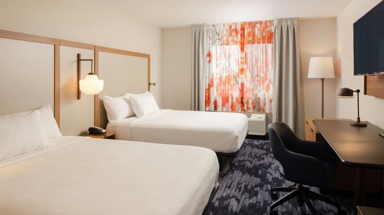 Fairfield Inn & Suites Lansing West Room
