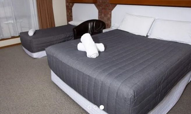 Donald Motor Lodge Room